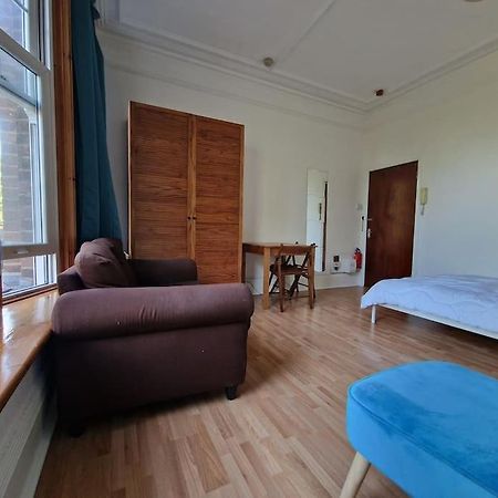 Bright Well Located Studio Flat London Bagian luar foto