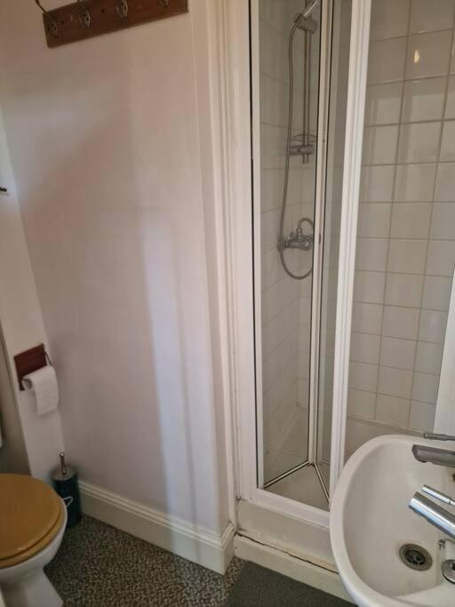 Bright Well Located Studio Flat London Bagian luar foto