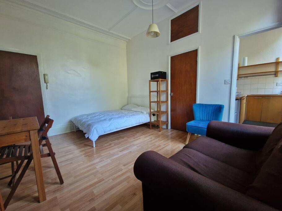 Bright Well Located Studio Flat London Bagian luar foto