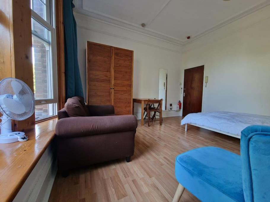 Bright Well Located Studio Flat London Bagian luar foto